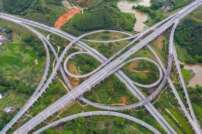 广西梧州：高速立交桥美如画-人民图片网