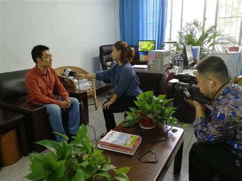 我院教师袁光辉接受安康电视台专访-安康学院化学化工学院