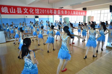 舞蹈培训班招生宣传海报设计图片_展板_编号4664928_红动中国
