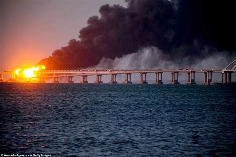 克里米亚大桥爆炸之谜，普京称其为恐袭！核战争一触即发？_凤凰网资讯_凤凰网