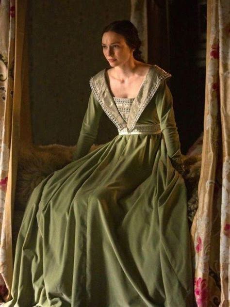 中世纪末英国皇室女人5款服装，第二款女人味十足！