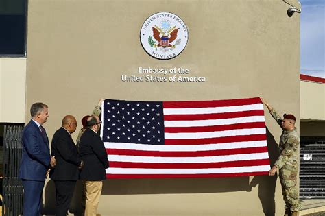 关了30年 美国这座驻外使馆为何快速重启？