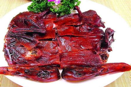 秘制卤鸭 酱板鸭的制作方法_重庆新东方烹饪学校