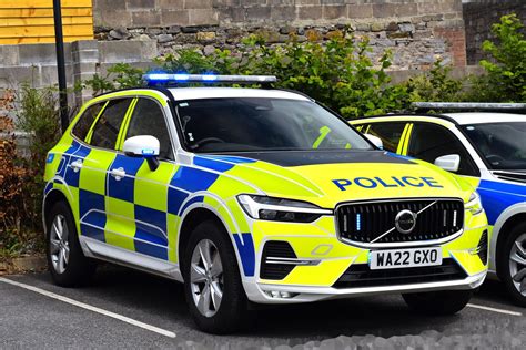 又是英国警方的各种沃尔沃警车 1&2. 22款晚期型 V60 R-Design _沃尔沃V60社区_易车社区