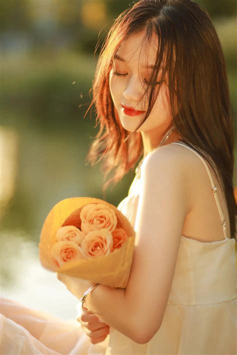 温柔逆光写真女生头像