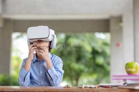 走进桐庐莪山民族小学感受5G-VR教学魅力-中国网
