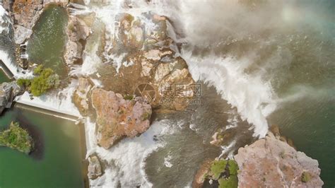 千泉州立公园的瀑布，美国爱达荷州 (© knowlesgallery/Getty Images)