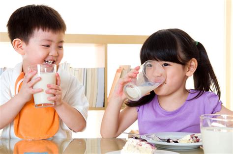 喝酸奶可以吃芒果吗 酸奶可以和芒果一起食用吗_知秀网