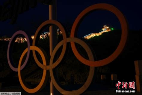 八达岭长城灯光璀璨 与奥运标志遥相呼应_新浪图片
