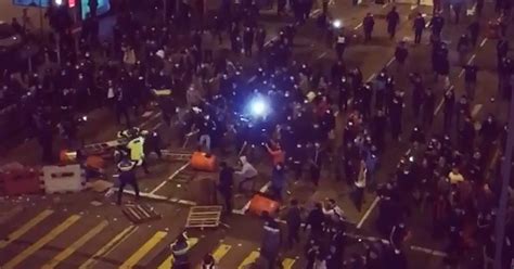 还原香港旺角暴乱：到底发生了什么 各方什么态度_手机凤凰网