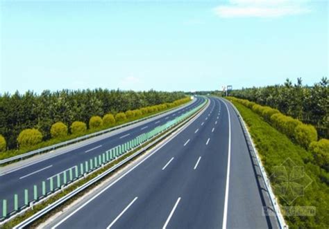 四川建设逆天高速公路，双向四洞十车道，每公里造价超过2亿元！