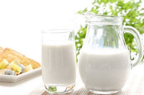 哪种牛奶好?三招学会辨别牛奶的好坏-聚餐网
