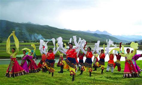 青海玉树走进成都 奔放热情藏族歌舞吸引市民眼球-藏人文化网