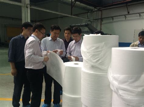 中国最大无纺布制品基地：企业开足马力生产医疗物资_新浪图片