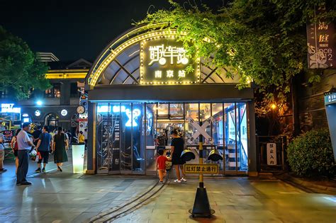 南京1912街区，不仅仅是酒吧一条街，更是一条时尚民国风情街|民国|街区|南京_新浪新闻