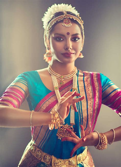 印度纱丽——世界上最美的衣服（图）_国家旅游地理_探索自然 传播人文 愉悦身心