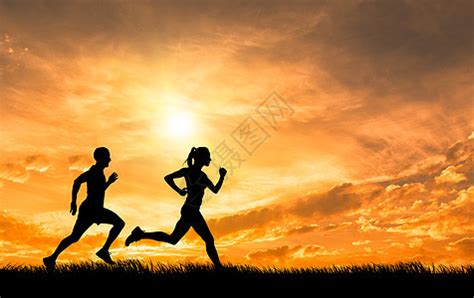 夕阳下奔跑的小孩图片素材-正版创意图片500813117-摄图网
