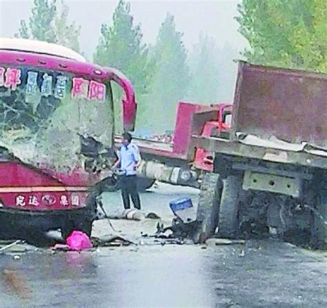 在中国发生大巴翻车事故，10人死亡，30多人受伤 - 2016年8月28日, 俄罗斯卫星通讯社