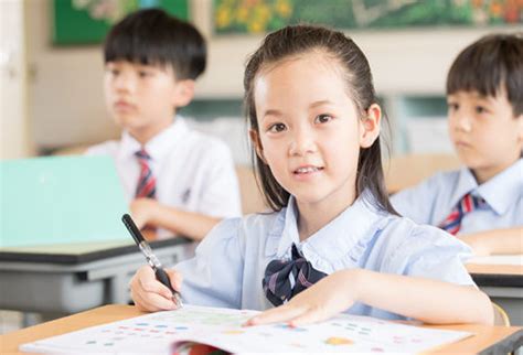 2019秋季期小学入学年龄新规 小学入学条件_查查吧