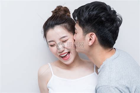 婚恋心理：暗示男人吻你最好用10招(图)_新浪星座_新浪网