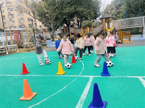 合肥市荣城幼儿园教育集团：玩转小足球 收获大成长_趣味_规则_活动