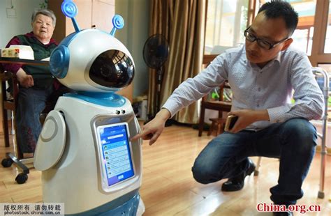 智能机器人让老年人从此不再寂寞 - 蓝科技