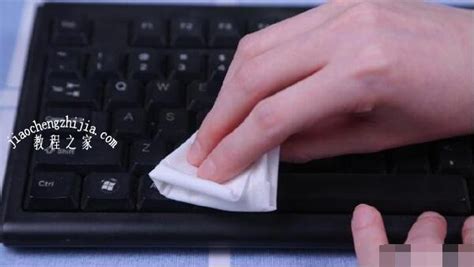 笔记本键盘很脏难清理？用它轻轻一擦，还你一个干净键盘