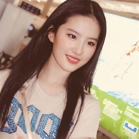 刘亦菲微信头像古风女生