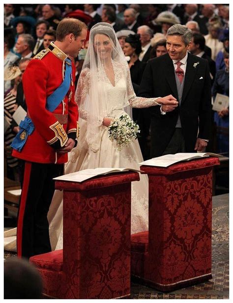 读唇专家破解：凯特·米德尔顿、威廉王子婚礼时的悄悄话__财经头条