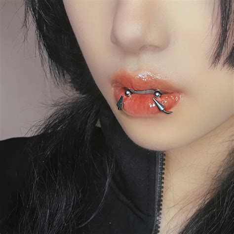 非主流头像唇钉