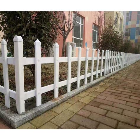 PVC花园护栏 社区花坛用 PVC护栏厂家 加厚材质 不易褪色