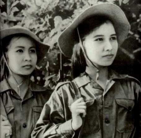中越战争珍贵照片: 深切怀念在对越自卫反击战牺牲的烈士们_新浪新闻