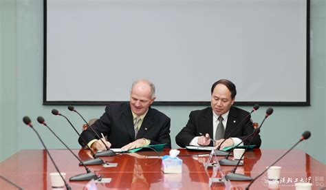 The delegation from the University of Regina visited our University-武汉 ...
