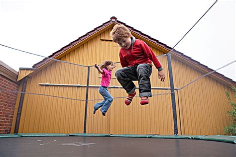 六一儿童玩跳跳床素材图片免费下载-千库网