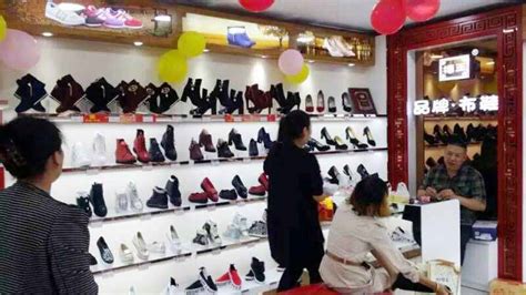 热烈庆祝标王品牌布鞋贵州站街镇店盛大开业