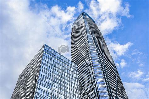 蓝天下的高楼大厦高清图片下载-正版图片500523534-摄图网