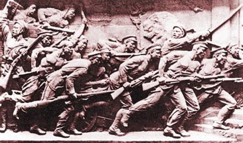 1911年，孙中山(第二排中)在美国底特律与同盟会成员合影-军事史-图片