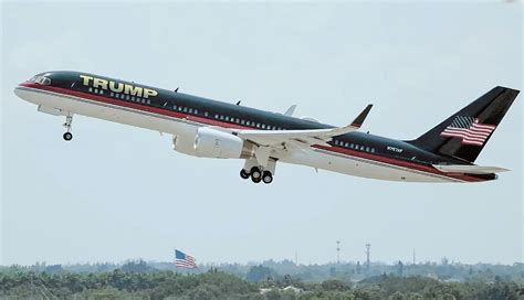 美国总统特朗普乘专机抵达新加坡 _深圳新闻网