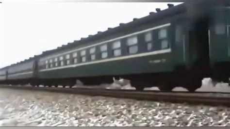 火车第一视角，模拟复兴号高铁高速行驶视频，这隧道过得真刺激