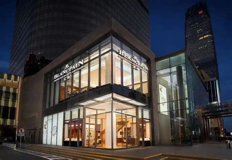NIKE北京品牌体验店开业，为耐克在中国首次通过战略合作伙伴落地的零售概念店__财经头条