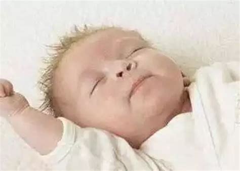 宝宝睡觉出汗代表什么？许多爸妈仍不知道其中的原因