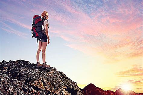 爬山图片女生温柔头像