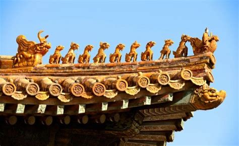 古代屋檐上雕刻的神兽高清图片下载_红动中国