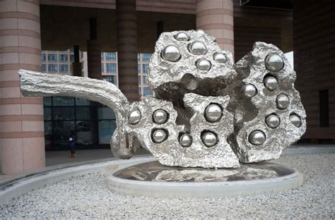 科学网—清华大学艺术博物馆四周的雕塑作品 - 刘钢的博文