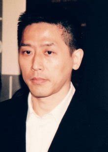 2004年4月4日，唐鹤德先生出席香港电影金像奖颁奖典礼，代张国荣领奖（演艺光辉永恒大奖）。 - 派谷老照片修复翻新上色