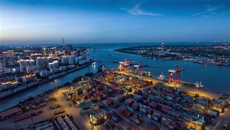 上海外高桥集团董事长：将加快发展离岸贸易、跨境电商等新型国际贸易|对话浦东|界面新闻