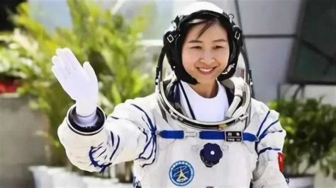 中国第一个登上太空的女宇航员，为何回来就消失了，看完让心疼