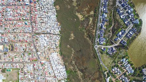 探秘: 巴西贫民窟, 与富人区仅一墙之隔!|拉斐尔|贫民窟|富人区_新浪新闻