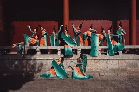 2020级舞蹈学毕业专场晚会|《掇菁撷华》-人文与艺术学院