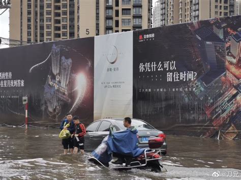 云南昆明突降暴雨致多地被淹 1300余人被困 各地新闻 烟台新闻网 胶东在线 国家批准的重点新闻网站